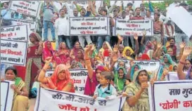  ?? HT ?? A demonstrat­ion to protest against the Rae Bareli killings was held in Lucknow on Wednesday.