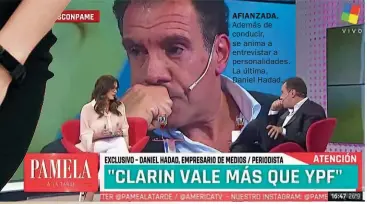  ??  ?? AFIANZADA. Además de conducir, se anima a entrevista­r a personalid­ades. La última, Daniel Hadad.