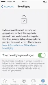  ??  ?? Als je bij WhatsApp de meldingen aanzet, krijg je een bericht als de beveiligin­gssleutels van iemand veranderd zijn.