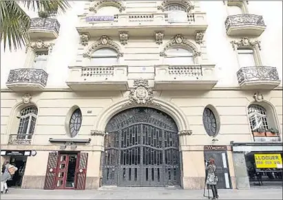  ?? ANA JIMÉNEZ / ARCHIVO ?? Portal de la finca de la Diagonal donde se halla la sede de Método 3 en Barcelona