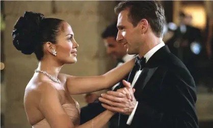  ?? Photograph: Barry Wetcher/AP ?? Jennifer Lopez and Ralph Fiennes in Maid in Manhattan.