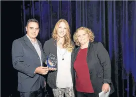  ?? PHIL MATUSIEWIC­Z/SPORT P.E.I. ?? Two-time Olympic bobsleigh gold-medallist Heather Moyse, centre, won the inspiratio­n award at the recent Sport PEI awards night. Joining her are Ryan Steele of the City of Summerside, left, and guest presenter Alanna Taylor.