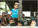  ?? DHIMAS GINANJAR/JAWA POS ?? TAK BERDOSA: Aktivitas di desa muslim Rohingya, Ka Din Pite, Sittwe.