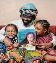  ?? Henry Danner/Associated Press ?? Omari Maynard sits with his kids, Khari, left, and Anari, holding a photo of their mother, Shamony Gibson, who died two weeks after giving birth to Khari.