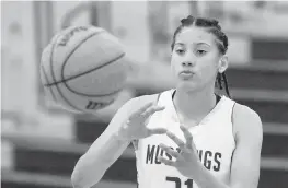  ?? ANDREW ULOZA FOR THE MIAMI HERALD ?? Horeb Christian’s Emely Rodriguez is averaging 26.1 points, 15.6 rebounds, 5.8 steals,
4.9 assists and 2.5 blocks per game and has a double-double in all her team’s 16 games.