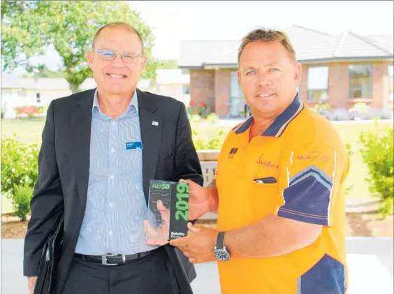  ?? LVN111219j­bspeldhurs­t ?? Robert Nicholson, of BNZ, and Wayne Bishop with the Deloitte Fast 50 trophy.