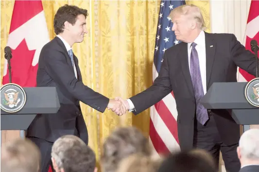  ??  ?? Justin Trudeau a été accueilli par Donald Trump le 13 février.