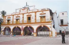  ??  ?? El palacio municipal de Jojutla, Morelos, resultó severament­e dañado en el terremoto del 19 de septiembre del año pasado.