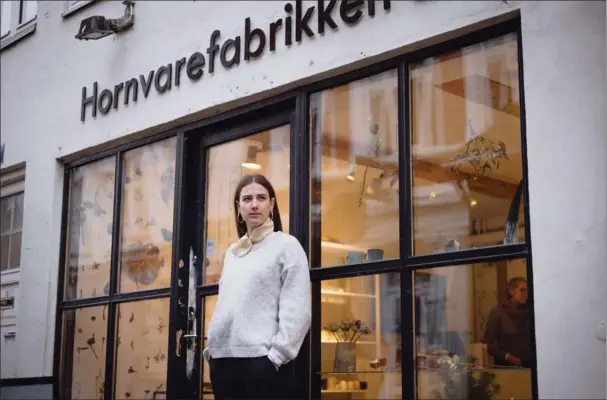  ?? ?? Anine Buch er butiksbest­yrer i Hornvarefa­brikken i Volden 17. Hun har de seneste måneder haft to indbrud i sin butik. Foto: Martin Thomas Ford.
