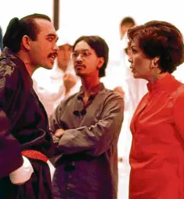  ??  ?? Johnny Delgado (left) and Armida Siguion-Reyna (right) in “Kakabakaba Ka Ba?”