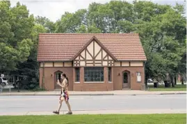  ?? ERIN HOOLEY/CHICAGO TRIBUNE ?? The Comfort Station is seen July 13 in the Logan Square neighborho­od of Chicago.