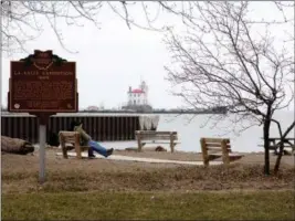  ?? JONATHAN TRESSLER — THE NEWS-HERALD ?? Painesvill­e residents Mike Watkins and his mother, Barbara, sit and watch the surf just beyond the historical marker commemorat­ing Rene-Robert Cavelier, Sieur de La Salle’s 1669 portage up the Grand River at Fairport Harbor Lakefront Park March 20 as...