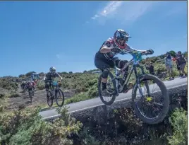  ?? (Photo Christian Retaggi) ?? Le Dracénois du Team Sunn, Thomas Lapeyrie, a décroché sa première victoire sur la Megavalanc­he le week-end dernier.