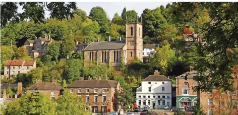  ?? FOTO: LOOP/IMAGO ?? So idyllisch ist die Region um Telford (hier der Ort Ironbridge) in der Grafschaft Shropshire. Doch schrecklic­he Dinge sollen sich dort abgespielt haben.