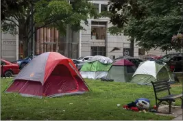  ?? AMANDA ANDRADE-RHOADES — THE NEW YORK TIMES ?? Tents of the homeless are seen at McPherson Square in Washington, D.C., Thousands of migrants have been arriving on buses sent by the governors of Texas and Arizona, and many have ended up in homeless shelters and on the streets.