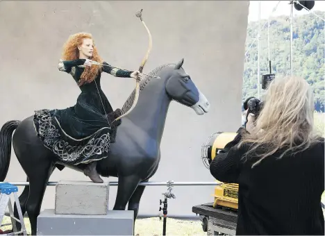 ?? SCOTT BRINEGAR/DISNEY PARKS ?? Actress Jessica Chastain strikes a pose for Annie Leibovitz during a shoot back in 2013. The acclaimed photograph­er’s latest coffee-table book, titled Annie Leibovitz: Portraits 2005-2016, features 150 stunning images of various stars.