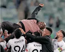  ?? MUZI NTOMBELA Backpagepi­x ?? CHIPPA Mpengesi, Chairman of Chippa United celebrates with players after beating Kaizer Chiefs at the Moses Mabhida Stadium, Durban. |