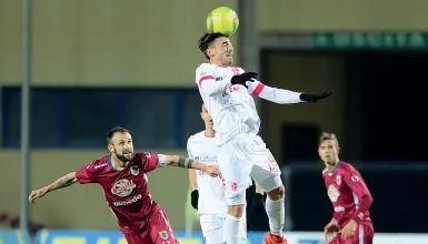  ??  ?? Padova Un ko amaro per i biancoscud­ati a Gubbio: a secco anche Capello nel 4-3-2-1 provato da mister Bisoli