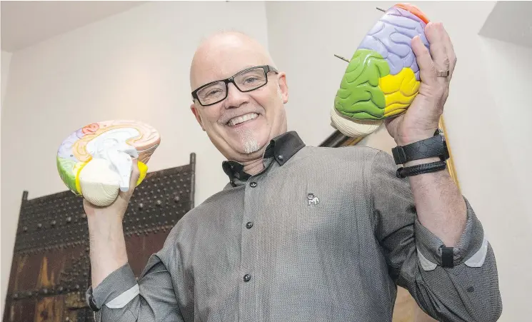  ?? KIM STALLKNECH­T/PNG ?? Terry Small, The Brain Guy, describes what parents can do to put their kids’ brains back into action for back to school.