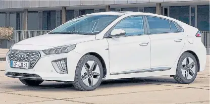  ??  ?? Hyundai Ioniq. Aquí se ofrecerá la versión híbrida. En otros mercados hay una híbrida enchufable y otra eléctrica.