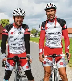  ?? Foto: Günter Stauch ?? Zwei echte Kerle: Gemeinsam den Spaß am „Kilometerf­ressen“teilen sich Vorsitzen der Matthias Walter (rechts) und Wolfgang Kreuzmann.