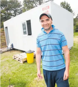  ?? Photo / Michael Cunningham ?? Eric Monk’s portable cabin in Waitangi was stolen over the weekend.