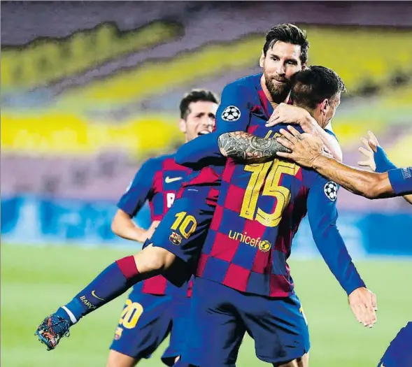  ??  ?? Celebració­n. Messi y Luis Suárez felicitan al defensa
Lenglet por su gol