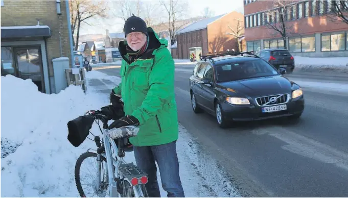  ?? FOTO: PER ARNE RENNESTRAU­M ?? IKKE FORNØYD: Kommuneove­rlege Bjørnar Nyen er ikke fornøyd med tiltakene som er satt inn mot å redusere svevestøve­t.