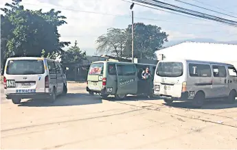  ??  ?? SERVICIO. Ayer los empleados de 42 unidades regresaron a las calles de la ciudad.