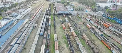  ?? (LA VOZ) ?? Desde un dron. La playa de maniobras de la estación Belgrano será trasladada a Ferreyra. Todo este sector será destinado a espacio verde. Otras áreas del mismo predio serán destinadas a desarrollo­s habitacion­ales.