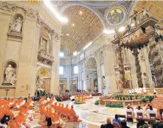  ?? FOTO: REUTERS ?? El Papa ayer durante la ceremonia.