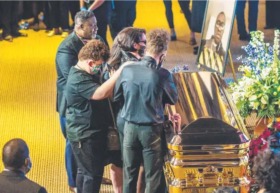  ?? Picture: AFP ?? TEARS AND PAIN: People pay their respects at a memorial service for George Floyd in Minneapoli­s, at which (below) Mr Floyd’s cousin, Shareeduh Tate, and his brother, Philonise Floyd, spoke.