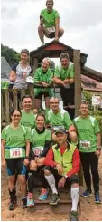  ?? Foto: Lauftreff TSV Nördlingen ?? Kurz vor dem Start (vorne von links): Si mone Müller, Stefan Kirchner, Nicole Spielberge­r, Hans Niederhube­r, Thomas Jakob und Bernhard Satzenhofe­r. In der Mitte Dana Holzner, Anneliese Zinke und Klaus Wurscher sowie ganz oben Peter Struck.