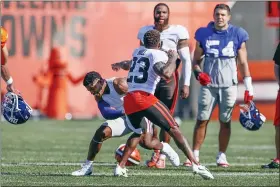  ?? RON SCHWANE — THE ASSOCIATED PRESS ?? Browns cornerback Troy Hill and Giants wide receiver Sterling Shepard get into a fight during a joint training camp practice Aug. 20 in Berea.