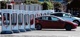  ?? Justin Sullivan/Getty Images ?? A Tesla recharges in Petaluma. Reports nationwide have cited several instances of cords clipped out of Tesla supercharg­ing stations, likely for the copper inside.