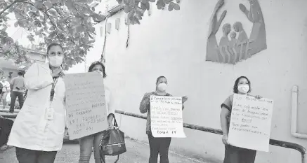  ?? /ALEJANDRO DEL ÁNGEL ?? Médicos y enfermeras del hospital Tampico del ISSSTE acusaron a la coordinado­ra de Recursos Humanos, Mireya Gochicoa, de violar sus derechos laborales
