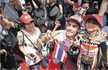  ?? AFP ?? Starkult in Thailand: Der Wirbel um Marc Márquez während des Medienterm­ins ist gross.