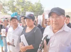  ??  ?? Organizaci­ones sociales dieron a conocer que Obtilia Eugenio estaba revisando los expediente­s de las obras en el municipio de Ayutla.