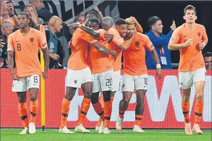  ??  ?? celebran uno de los tres goles a Alemania FOTO: EFE