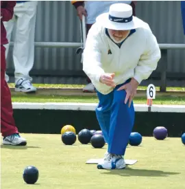  ??  ?? In a rare burst of sunshine, Thorpdale division six bowler Neil “Mr Happy” Robertson sends down one of his winning shots.