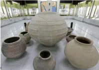  ??  ?? RIGHT MOULD... Storage jars discovered at Hili 2 and Rumailah in Al Ain City are on display at the Al Ain National Museum.