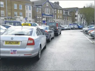  ?? Picture: Ruth Cuerden FM4212803 ?? Taxis queueing outside Canterbury West Station