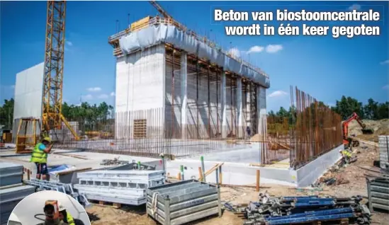  ?? FOTO RAYMOND LEMMENS ?? Het bunkergebo­uw is nu 22 meter hoog en bereikt over een paar dagen de nok van 36 meter. Dan wordt nog een tweede tegengezet.