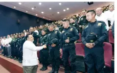  ??  ?? El gobernador Rolando Zapata Bello dijo que el convenio permitirá que Yucatán continúe como el estado de mayor percepción de seguridad en el país.