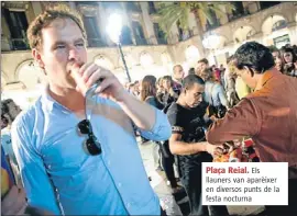  ?? ÀLEX GARCÍA ?? Plaça Reial. Els llauners van aparèixer en diversos punts de la festa nocturna