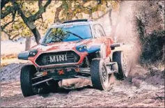  ?? ?? Sainz, con el Mini en la primera etapa del Rally Transibéri­co.