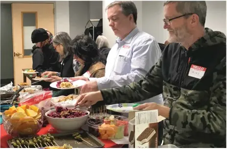  ?? | TAYLOR HARTZ/ SUN- TIMES ?? ChicagoVeg members enjoy a vegan potluck to celebrate their ranking as the third- friendlies­t community for vegans and vegetarian­s worldwide by online social networking service Meetup.