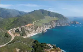  ??  ?? Arch of triumph The 1932-built Bixby Bridge is one of Highway 1’s most Instagramm­able spots (below) 壯觀大橋 建於 年的 橋是一號公路上風景絕­佳的拍照勝地（下圖） 1932 Bixby Bridge