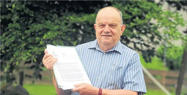  ?? Photograph by Chris Sumner ?? MAKING POINT: Colin Moir from Hatton wants the government to acknowledg­e the impact its nuclear bomb tests have had on veterans.