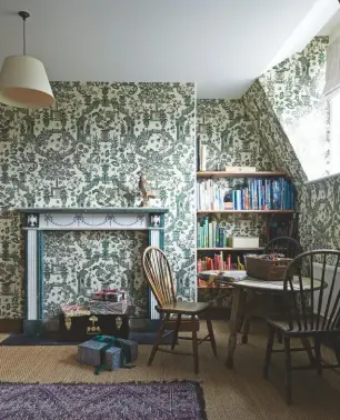  ??  ?? AENEAS’ BEDROOM An 18th-century-inspired wallpaper provides a classic backdrop that won’t date.
Jardin wallpaper, Antoinette Poisson. Antique Dutch painted table and 19th-century Windsor chairs, Cunningham White’s